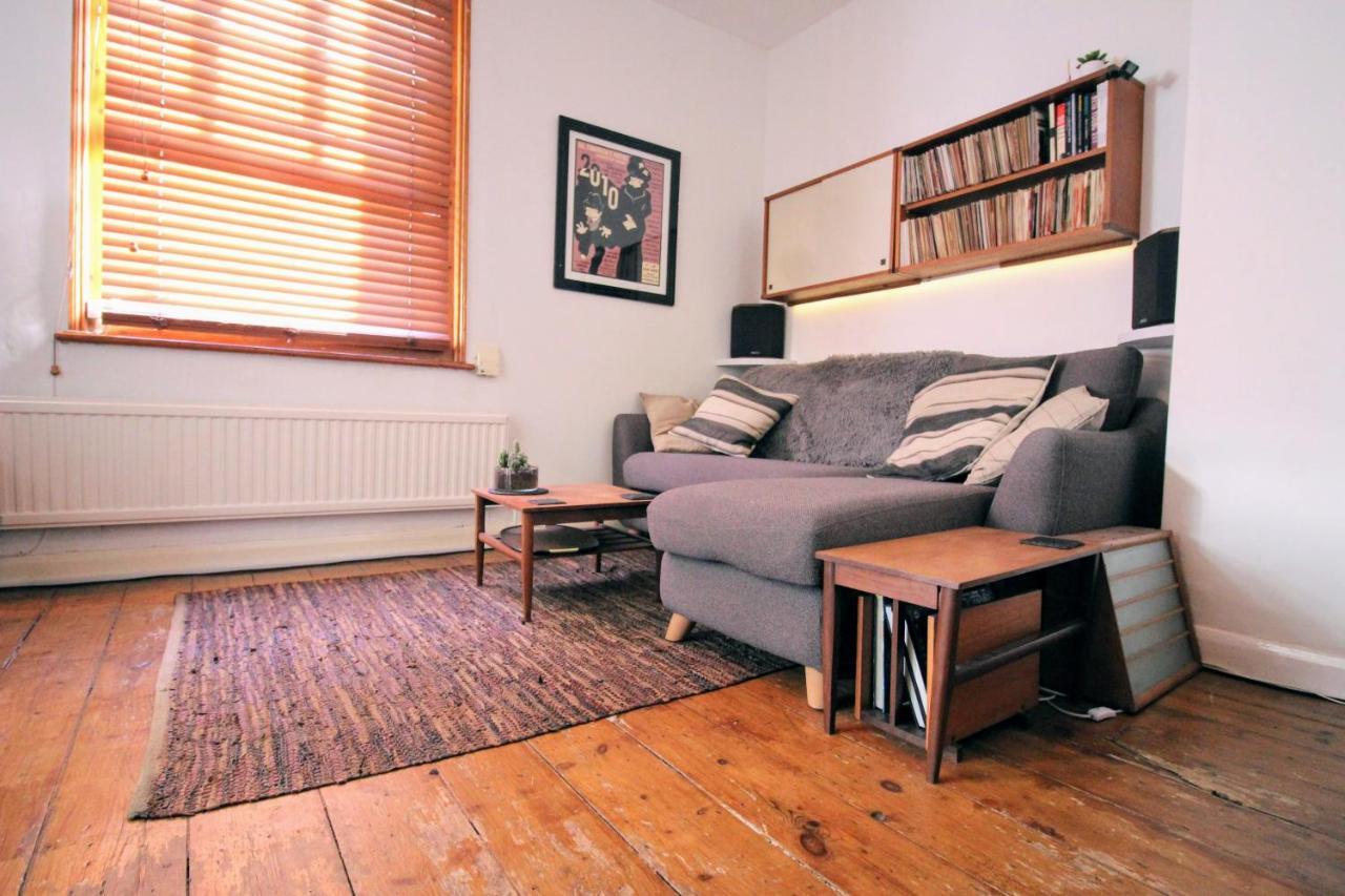 Traditional Victorian 2 Bed In Cobbled Street + Mod Cons - Full Home 伦敦 外观 照片
